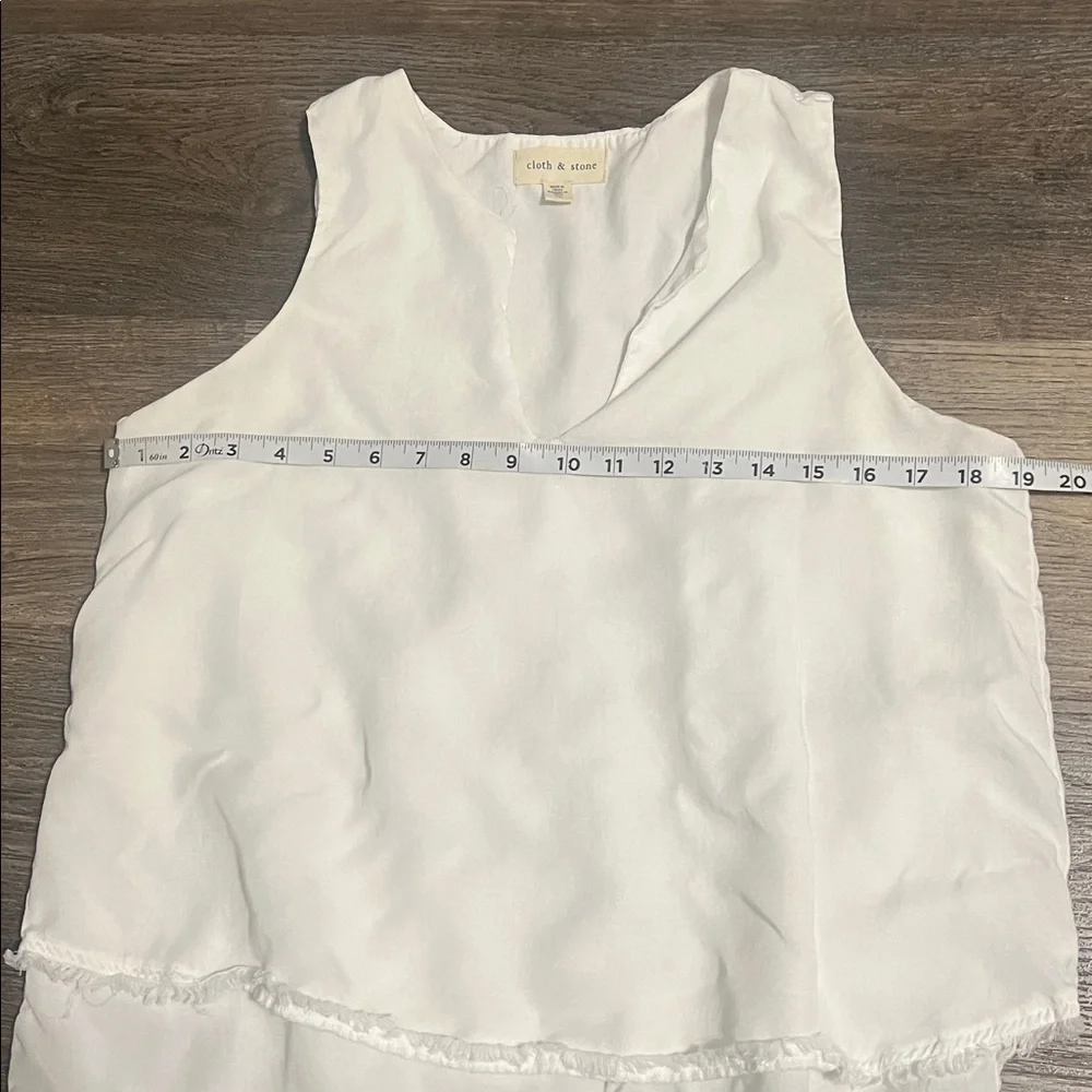 cloth & stone White Layered Sleeveless V-Neck Blouse - Picture 8 of 11
